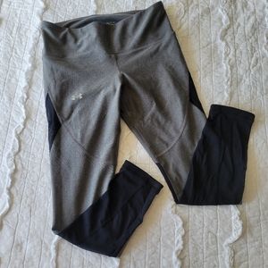 2/$30 UA Gray with Black Mesh Compression HeatGear Cropped Legging M EUC